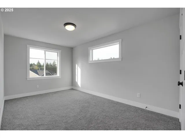 a view of empty room with window