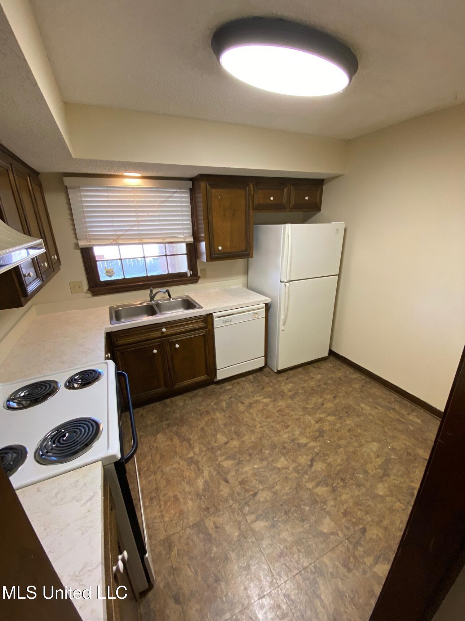 2306 River Oaks Boulevard Jackson, MS 39211 - Photo 2 of 8 original (1)