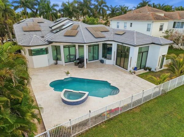 a view of a house with backyard and sitting area