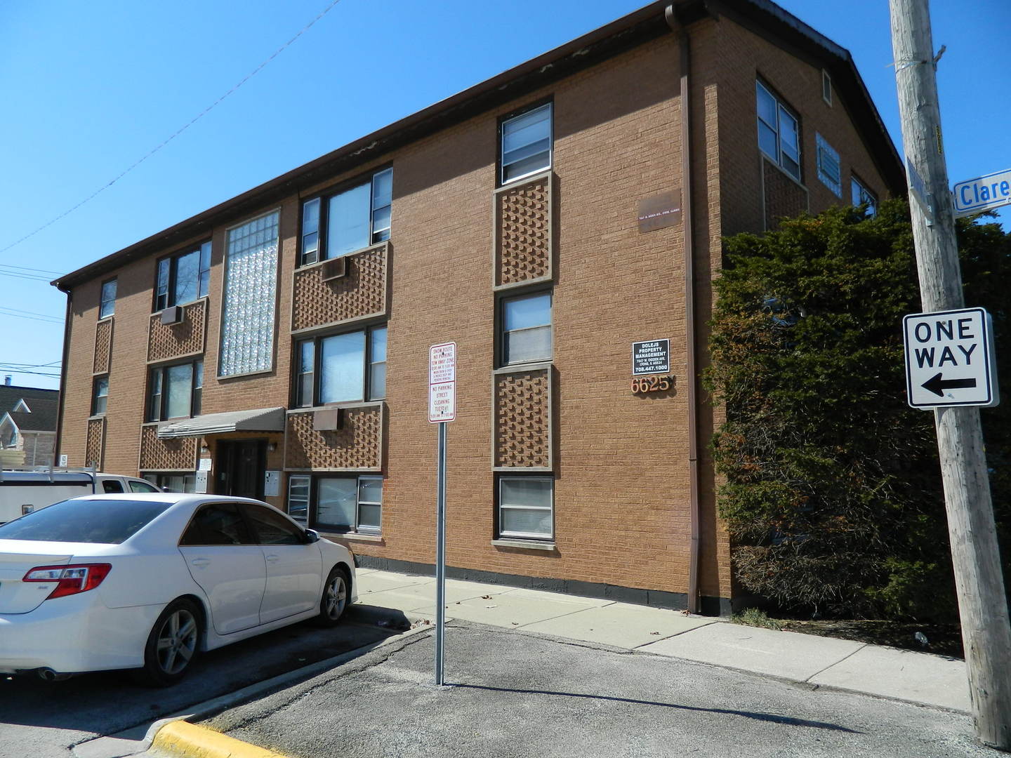 6625 Pershing Road Stickney, IL 60402 - Photo 2 of 10 a car parked in front of a house
