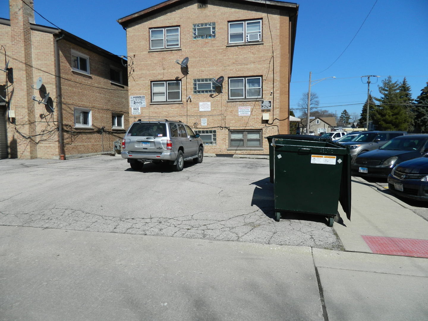6625 Pershing Road Stickney, IL 60402 - Photo 4 of 10 a car parked in front of a building