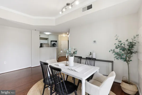$515,000 | 1641 International Drive, Unit 114, McLean, VA 22102