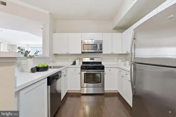 $515,000 | 1641 International Drive, Unit 114, McLean, VA 22102