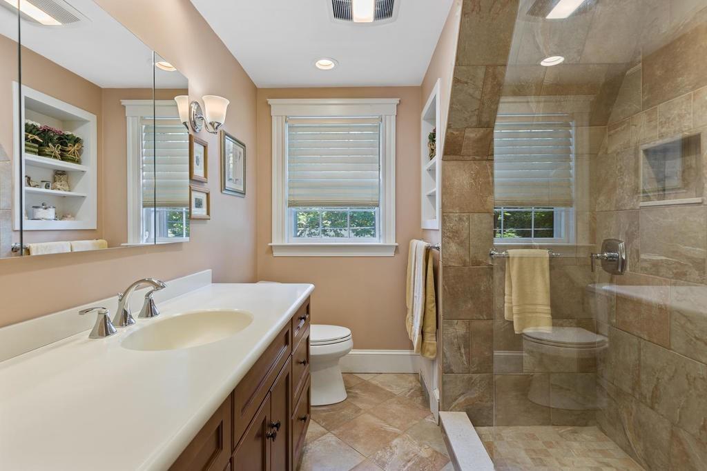 25 Lakeview Road Winchester, MA 01890 - Photo 17 of 42