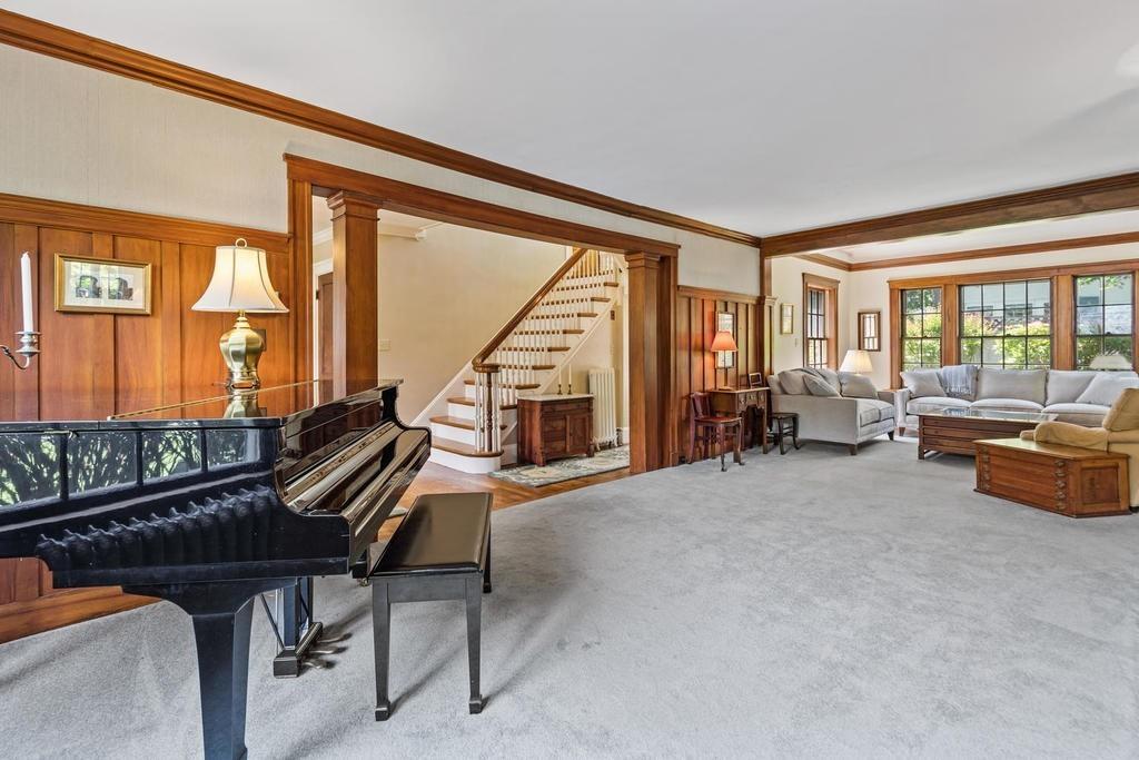 25 Lakeview Road Winchester, MA 01890 - Photo 4 of 42