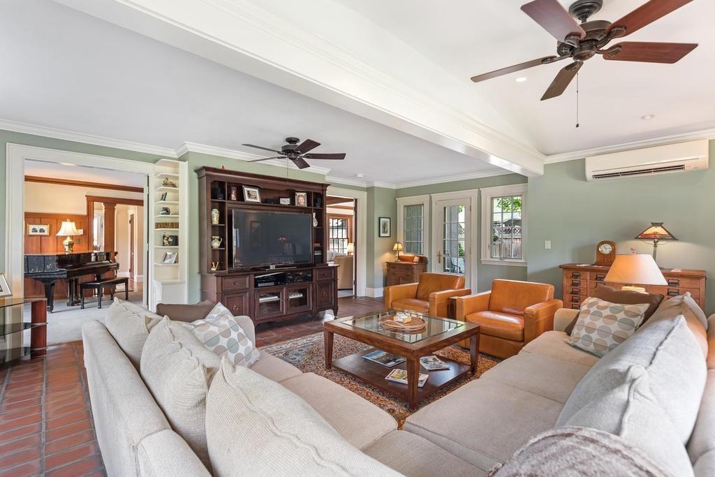 25 Lakeview Road Winchester, MA 01890 - Photo 8 of 42
