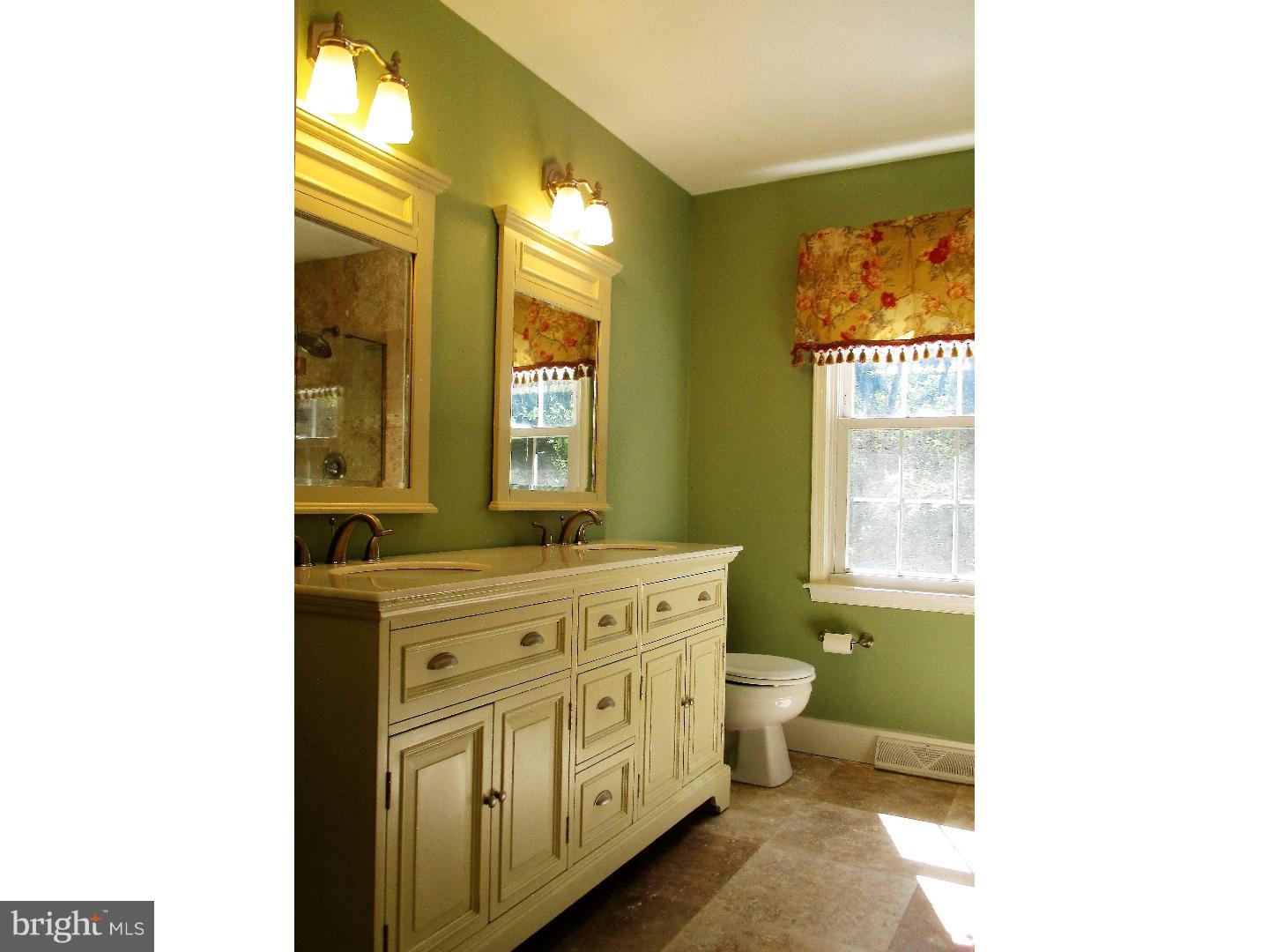 305 Oxford Road Villanova, PA 19085 - Photo 14 of 25