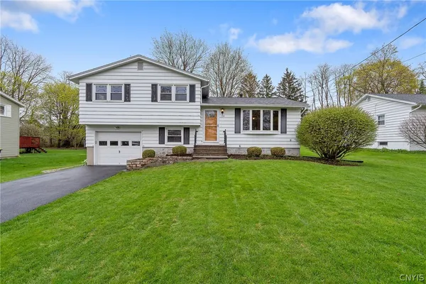$302,000 | 138 Bennett Road, Camillus, NY 13031