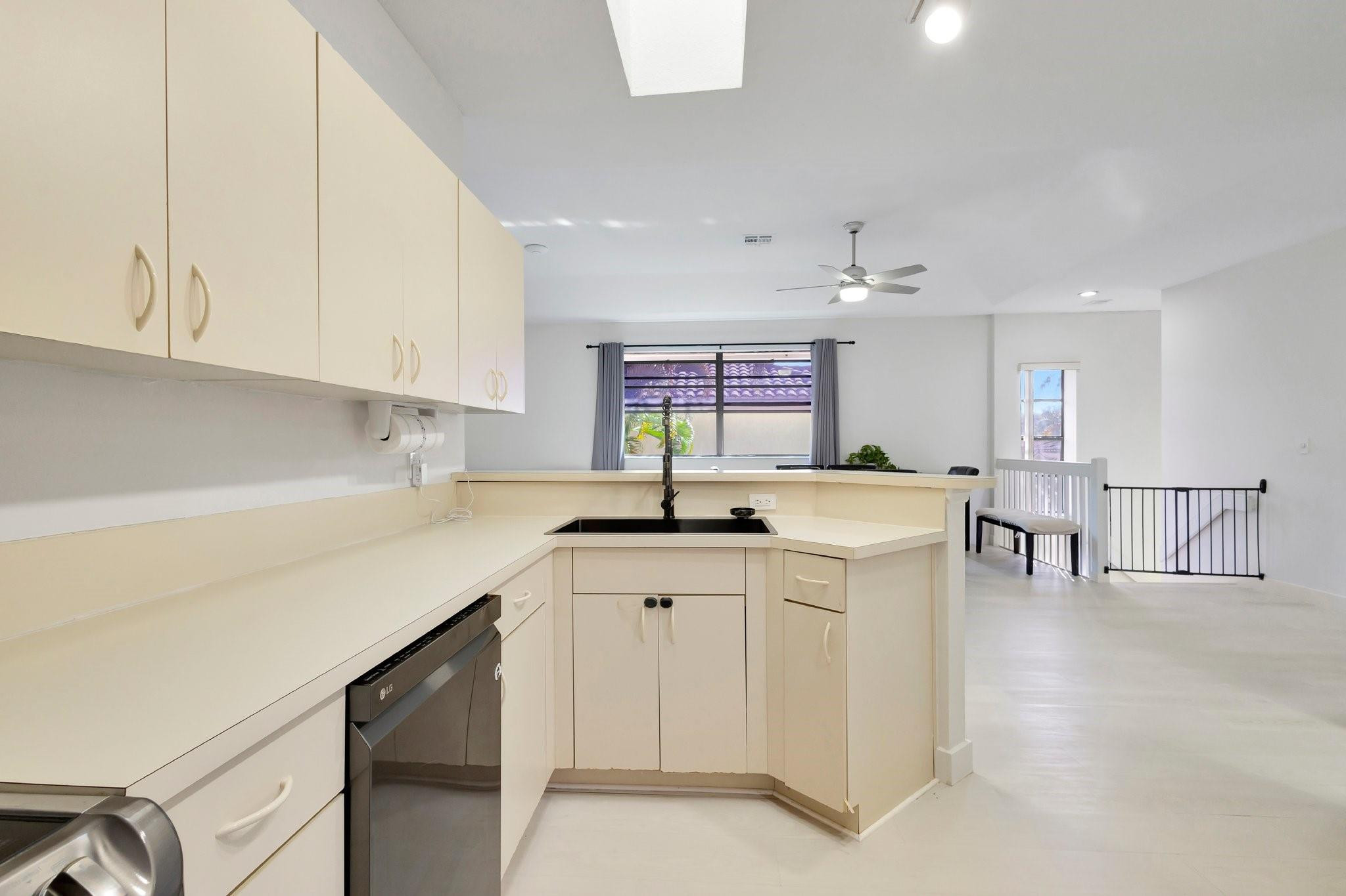 8705 Vía Giula, Unit 2 Boca Raton, FL 33496 - Photo 8 of 38 Photo 8