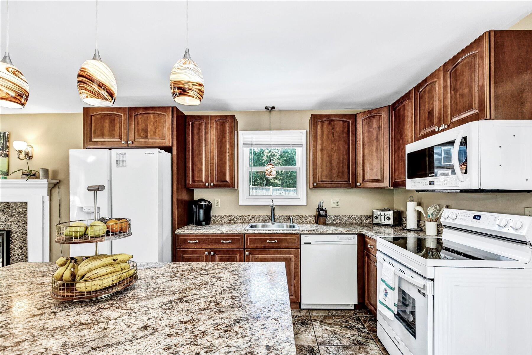 127 South Sandwich Road Mashpee, MA 02649 - Photo 12 of 55 34-Y1A0959