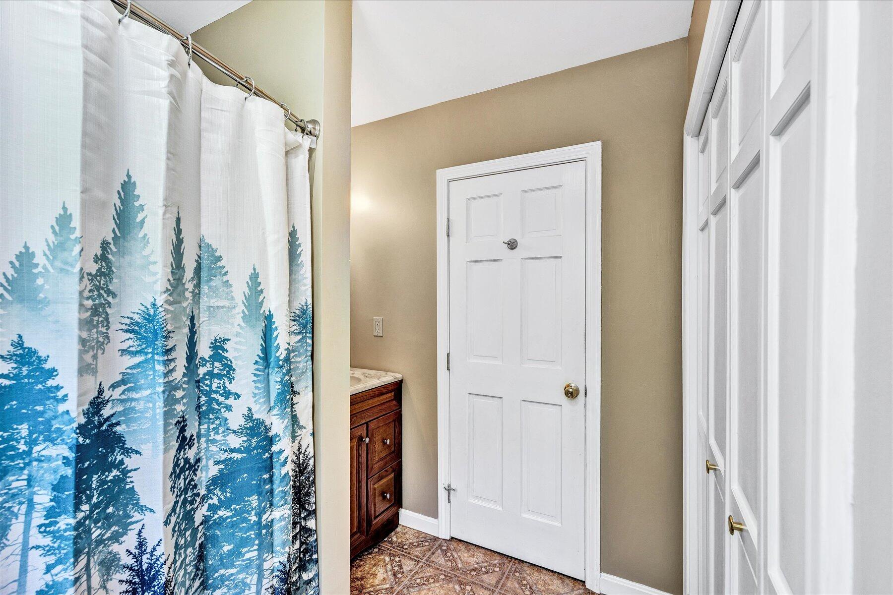 127 South Sandwich Road Mashpee, MA 02649 - Photo 26 of 55 a view of a bathroom