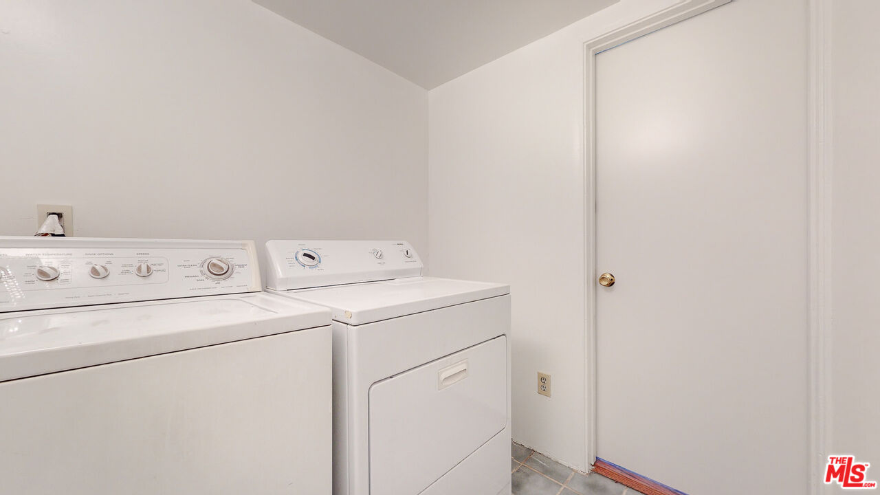 4535 El Prieto Road Altadena, CA 91001 - Photo 32 of 41 a utility room with dryer and washer