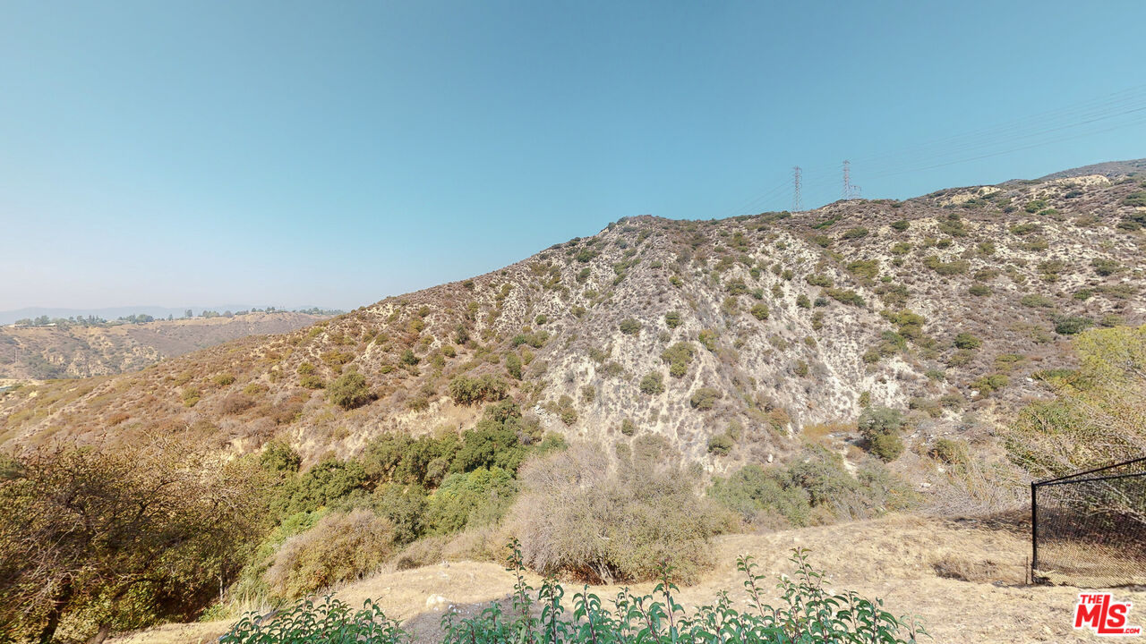 4535 El Prieto Road Altadena, CA 91001 - Photo 40 of 41 a view of a big yard