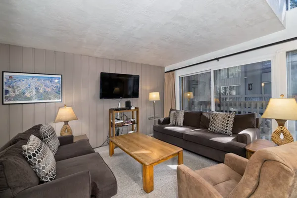 $559,000 | 286 Old Mammoth Road, Unit 56, Mammoth Lakes, CA 93546