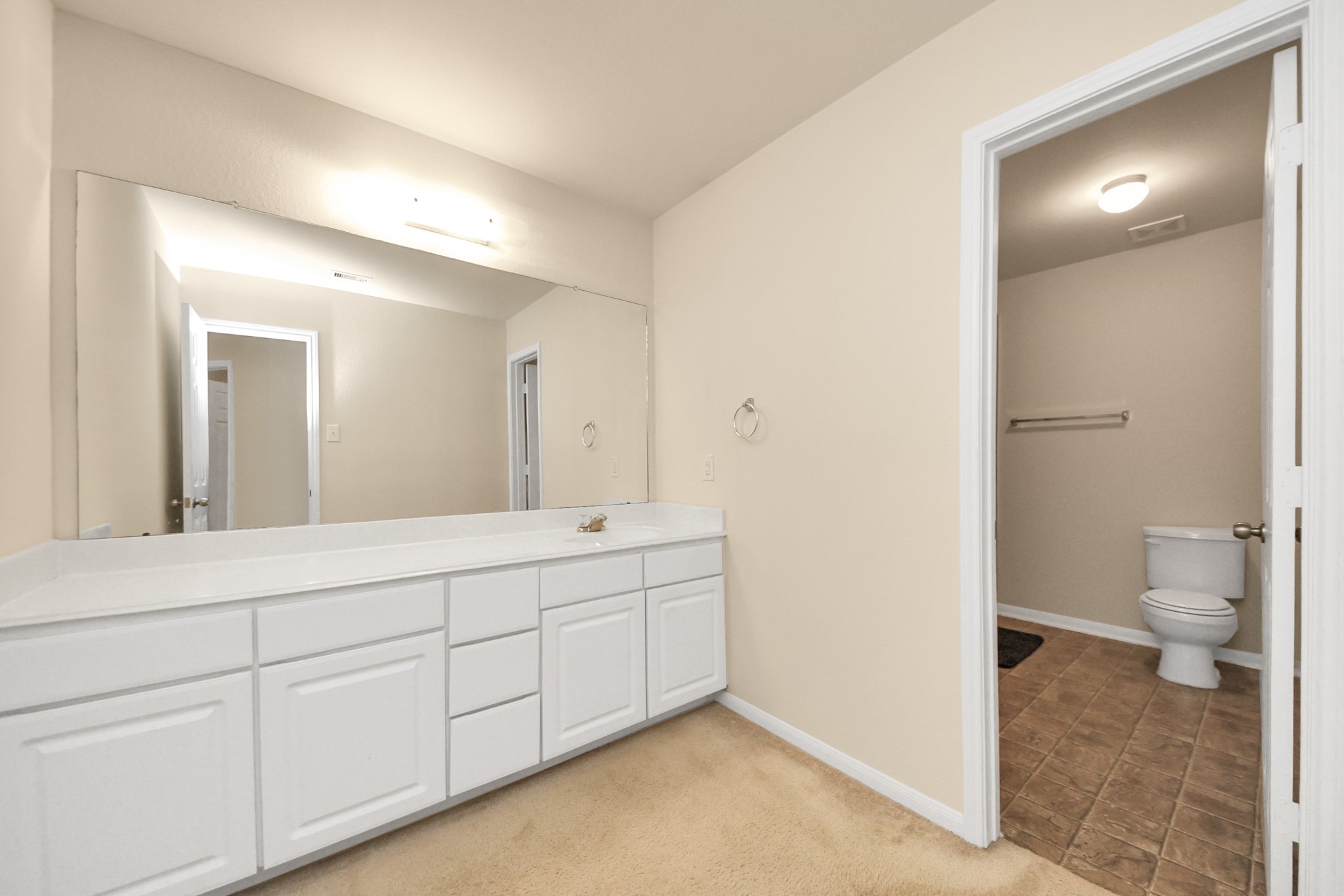 15623 Sheldon Ridge Way Houston, TX 77044 - Photo 26 of 33 Bathroom 2