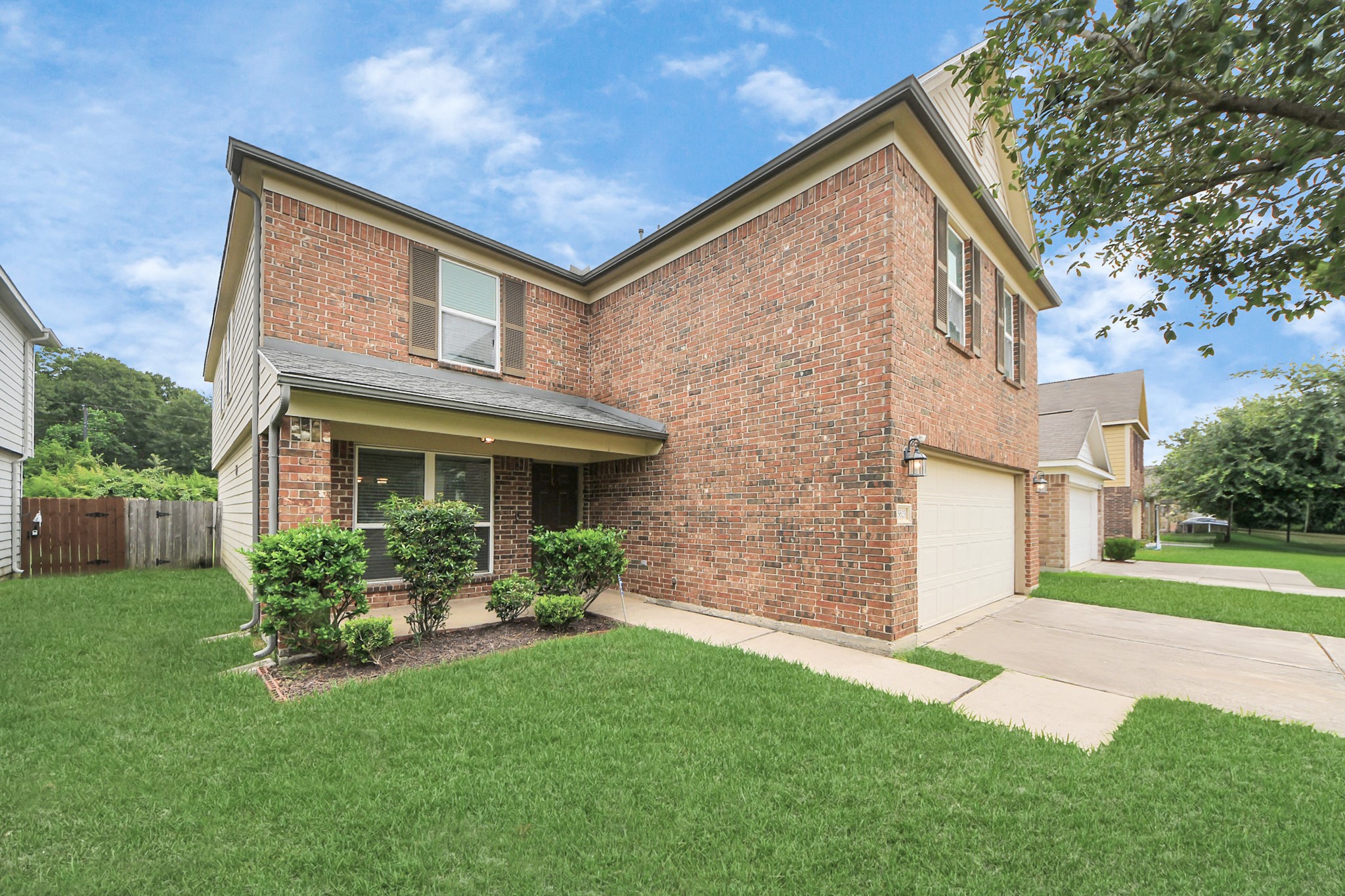 15623 Sheldon Ridge Way Houston, TX 77044 - Photo 3 of 33