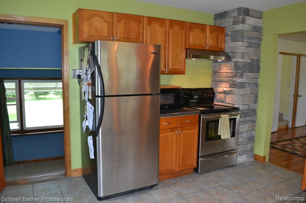 194 North Maple Leaf Road Lapeer, MI 48446 - Photo 17 of 28