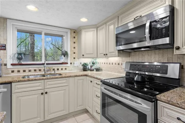 $525,000 | 3865 Mabry Road Northeast, Roswell, GA 30075