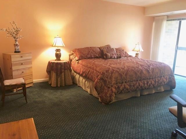 1500 Cochran Road, Unit 611 Pittsburgh, PA 15243 - Photo 14 of 25 Spacious Owner's Suite