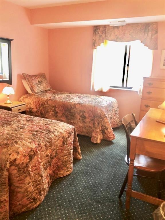 1500 Cochran Road, Unit 611 Pittsburgh, PA 15243 - Photo 18 of 25 Second bedroom is amply sized.