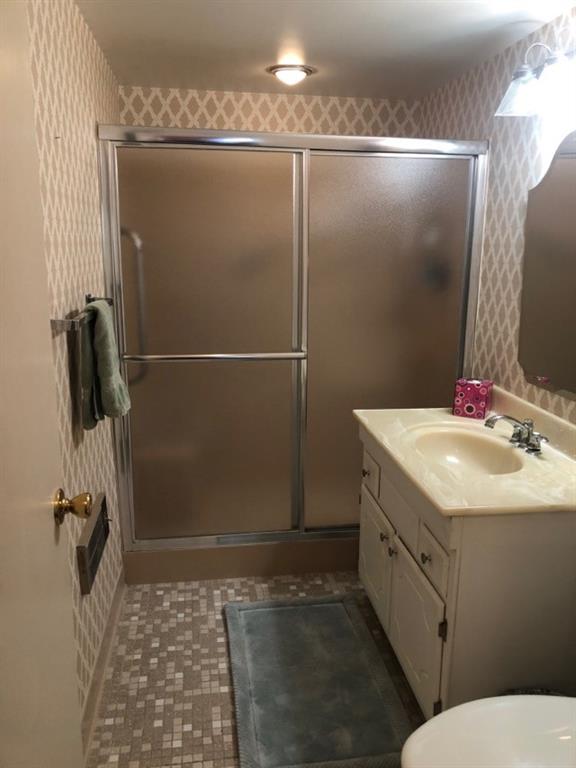 1500 Cochran Road, Unit 611 Pittsburgh, PA 15243 - Photo 19 of 25 Hall Bath has a double sized shower.