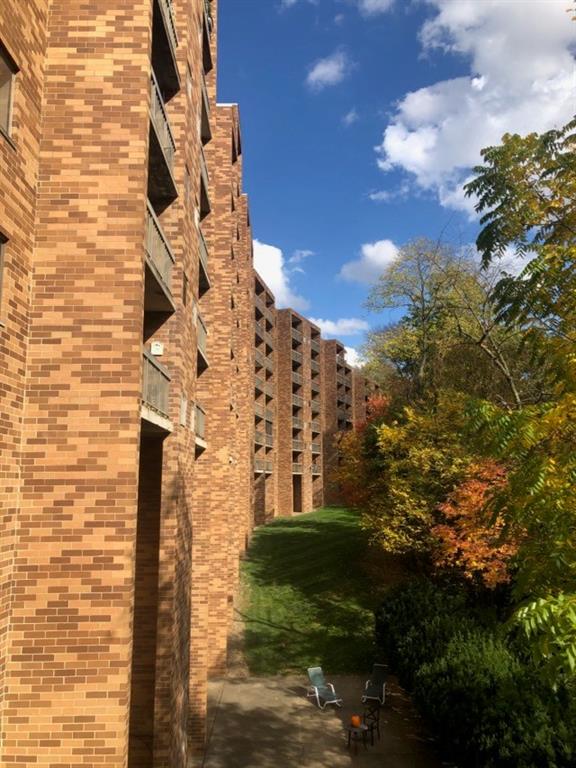 1500 Cochran Road, Unit 611 Pittsburgh, PA 15243 - Photo 25 of 25 Back of building