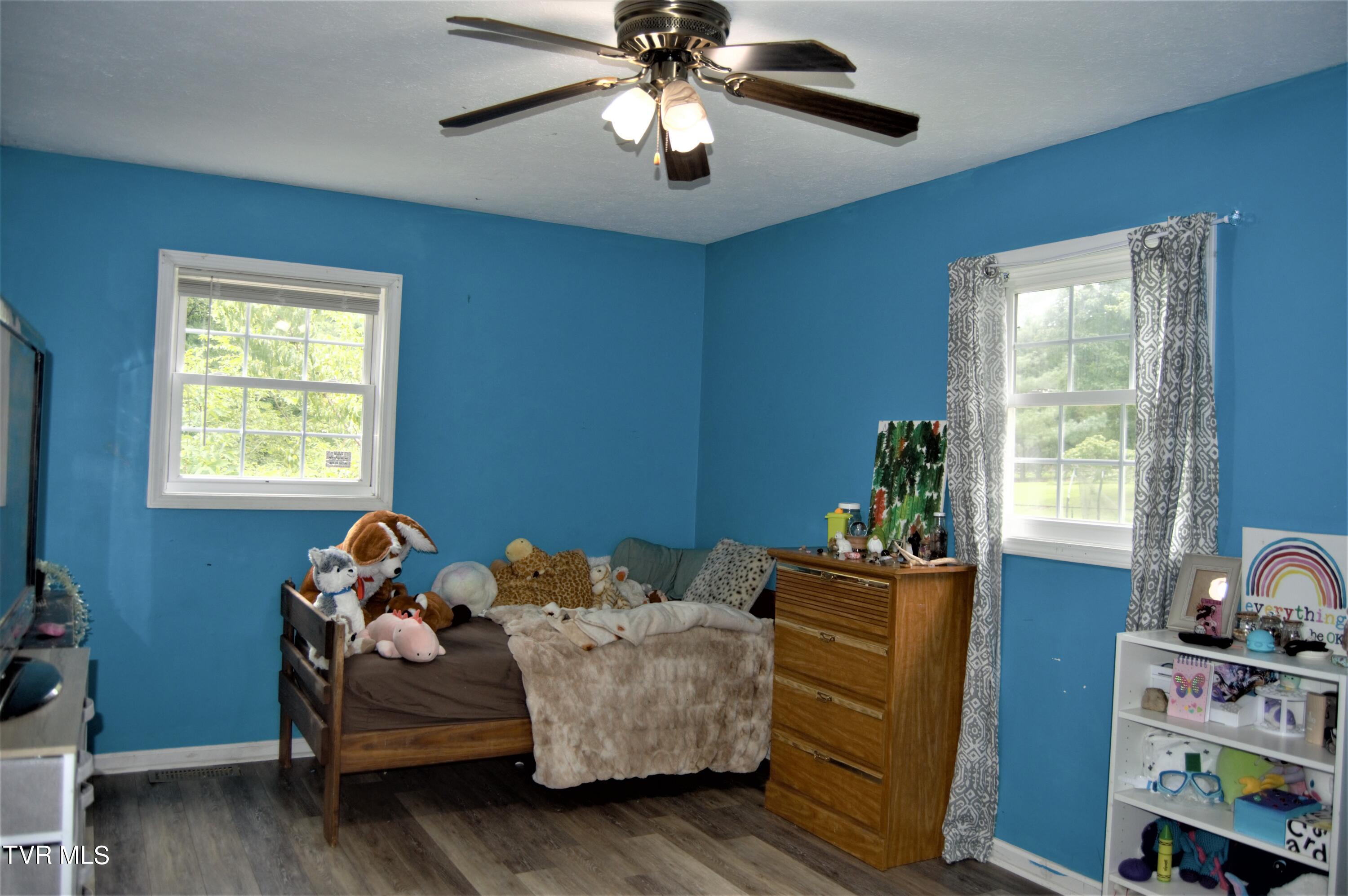 1718 Field Road Elizabethton, TN 37643 - Photo 17 of 32 DSC_0074