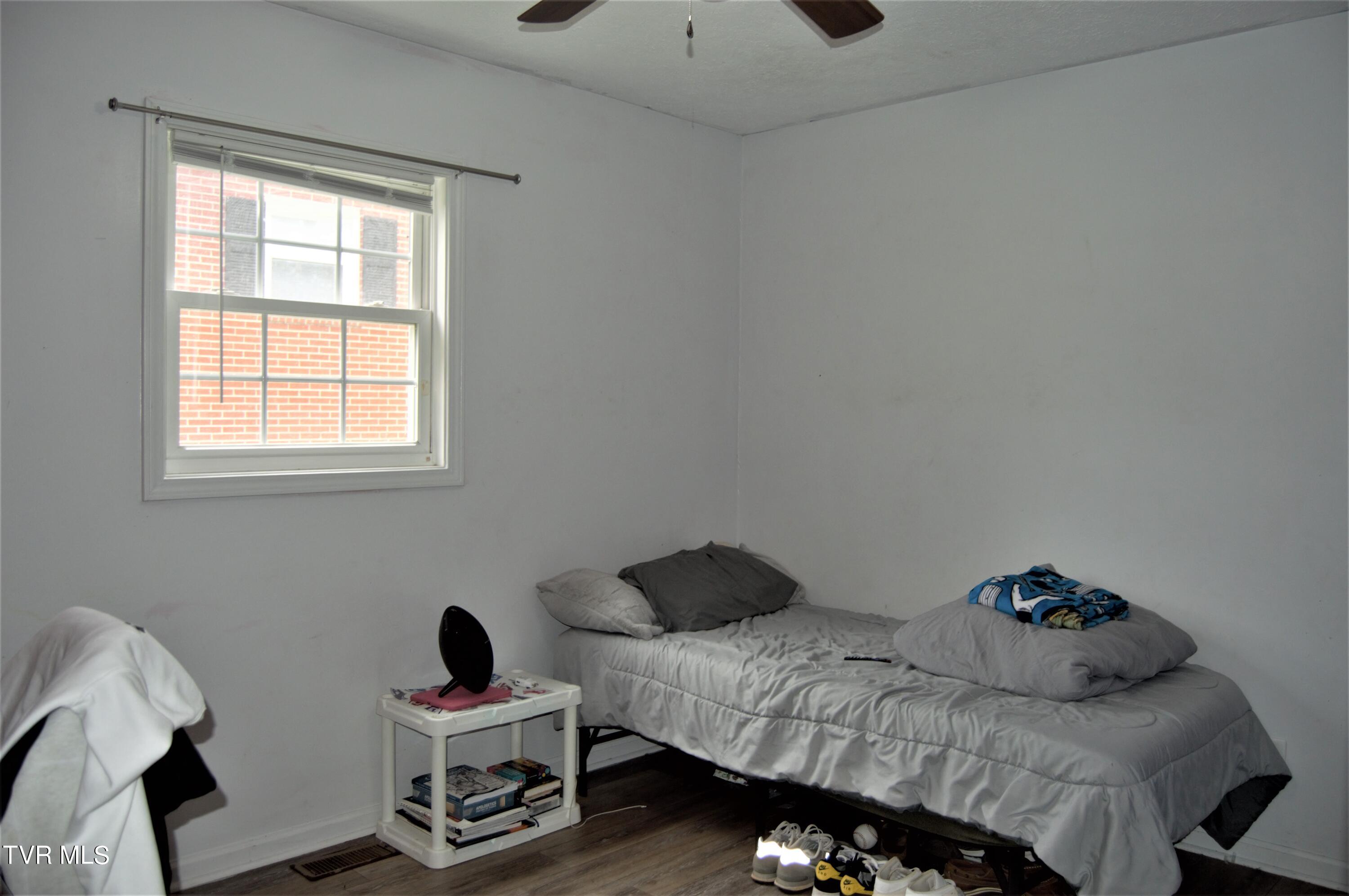 1718 Field Road Elizabethton, TN 37643 - Photo 21 of 32 DSC_0081