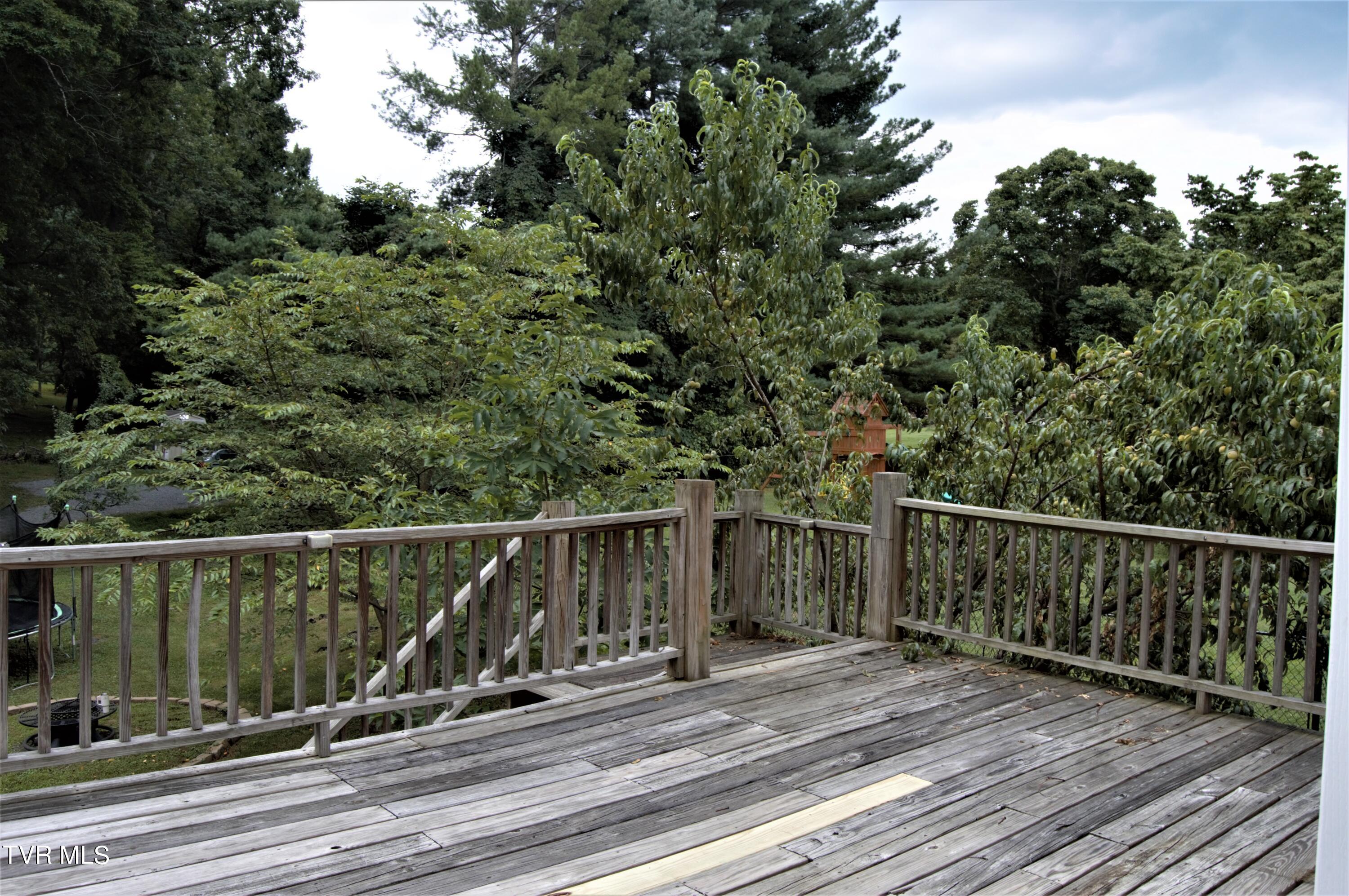 1718 Field Road Elizabethton, TN 37643 - Photo 23 of 32 DSC_0105