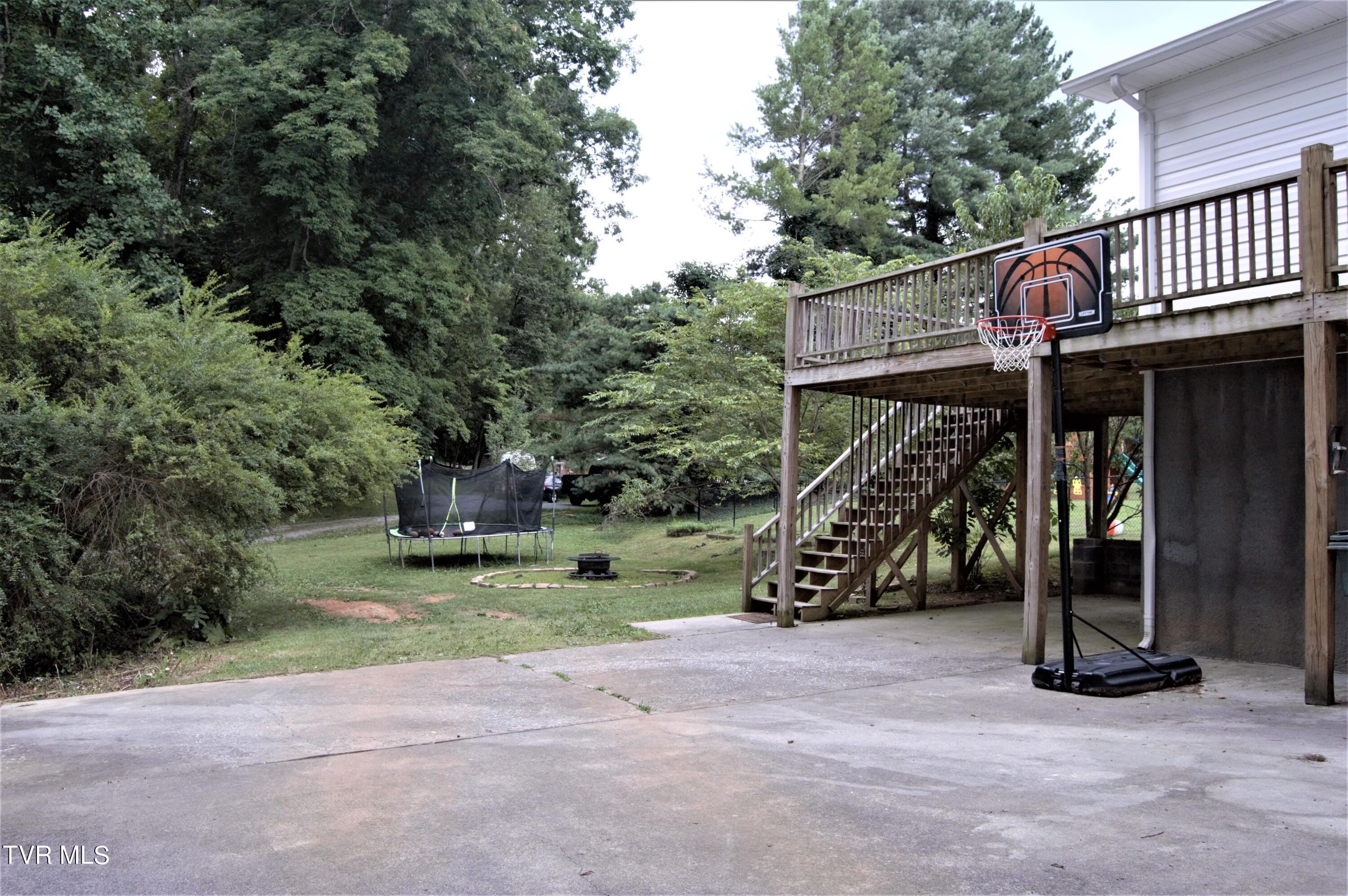 1718 Field Road Elizabethton, TN 37643 - Photo 30 of 32 DSC_0120