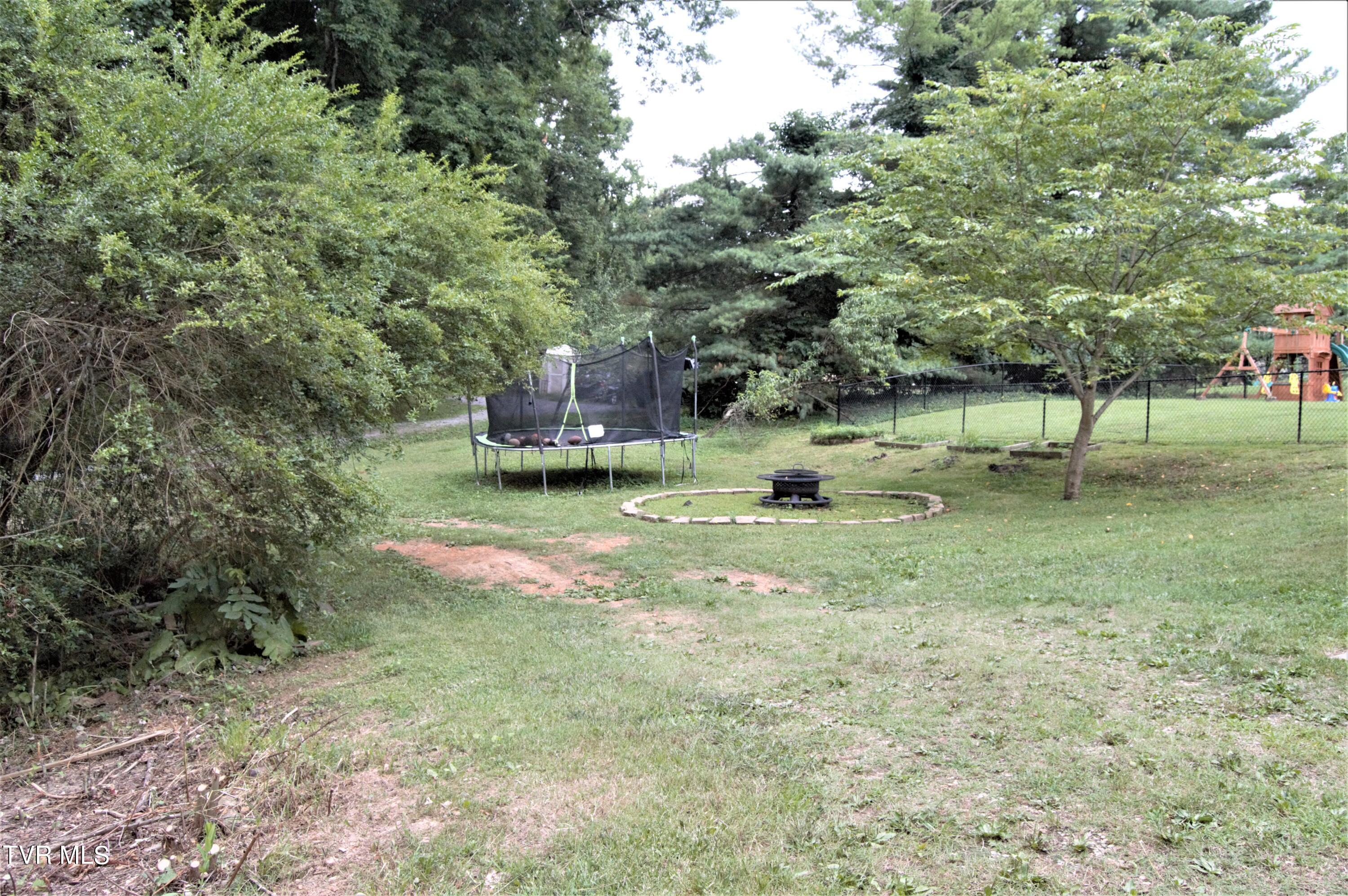 1718 Field Road Elizabethton, TN 37643 - Photo 32 of 32 DSC_0119