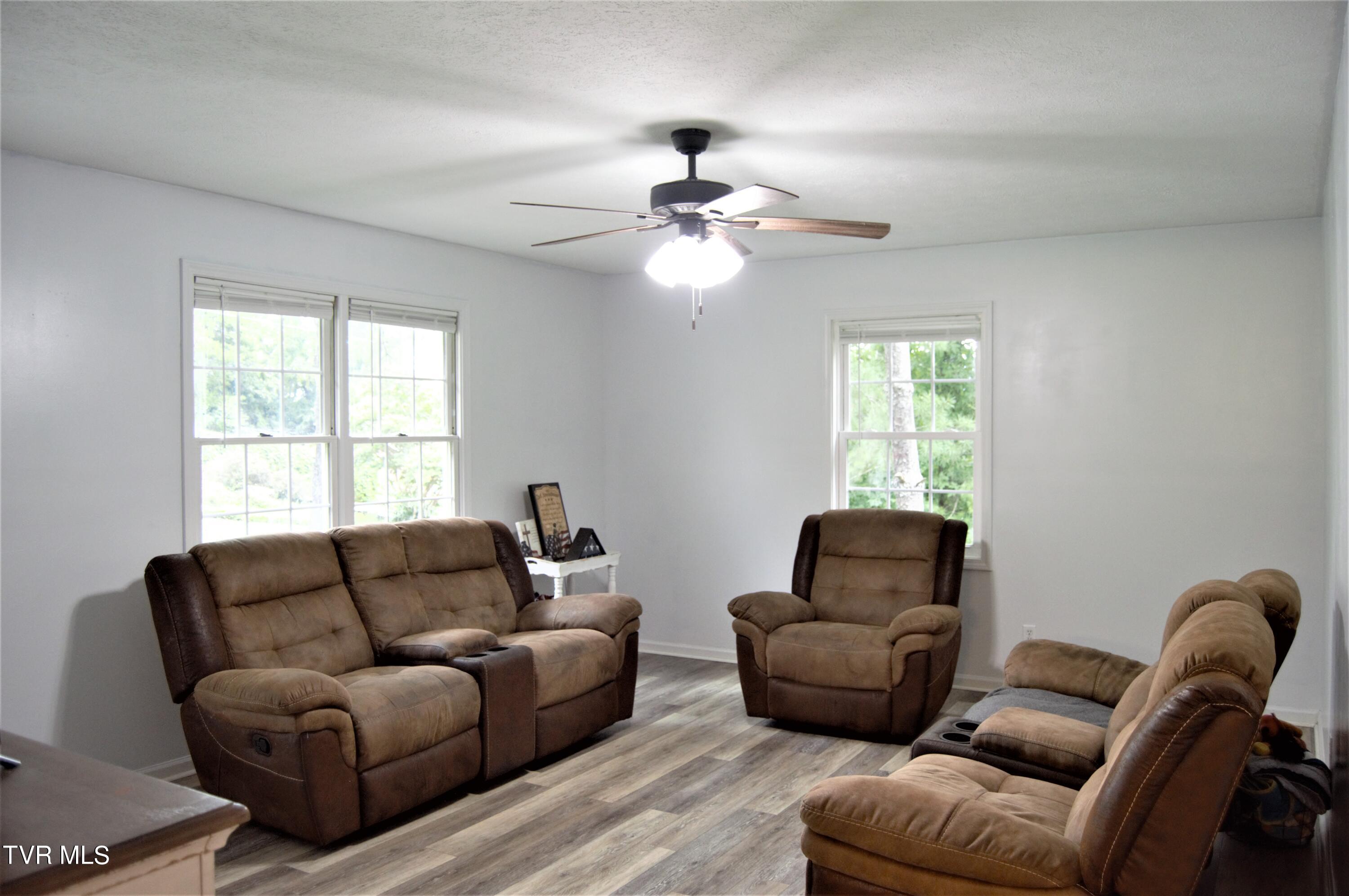 1718 Field Road Elizabethton, TN 37643 - Photo 6 of 32 DSC_0099