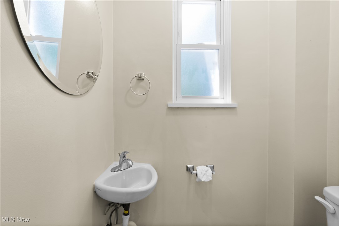 792 Miner Road Cleveland, OH 44143 - Photo 21 of 35 Half-Bath