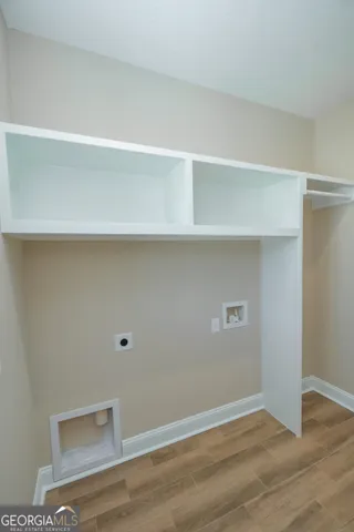 a view of room with an empty space