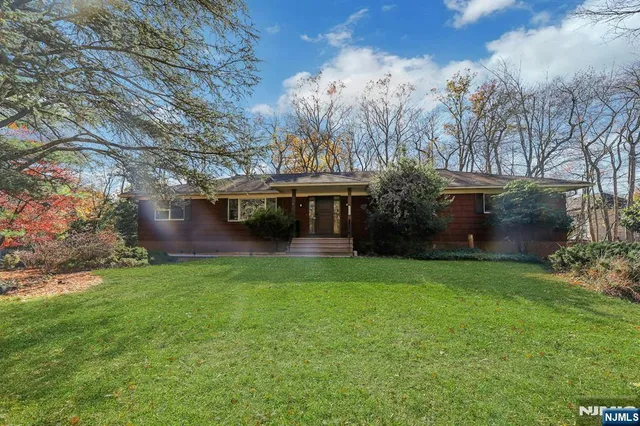 $879,000 | 609 Echo Glen Avenue, River Vale, NJ 07675