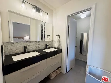 a en suite bathroom with a sink and a mirror