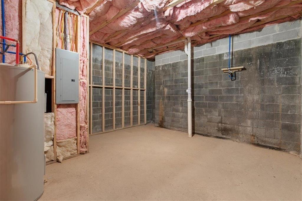 2486 Hidden Cove Court Gainesville, GA 30501 - Photo 23 of 29 a view of empty room with windows