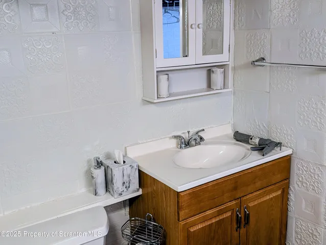 $229,900 | 114 Maloney Street, Dunmore, PA 18512