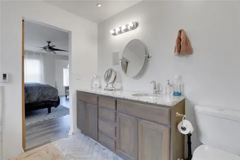 a en suite bathroom with a double vanity sink and a mirror