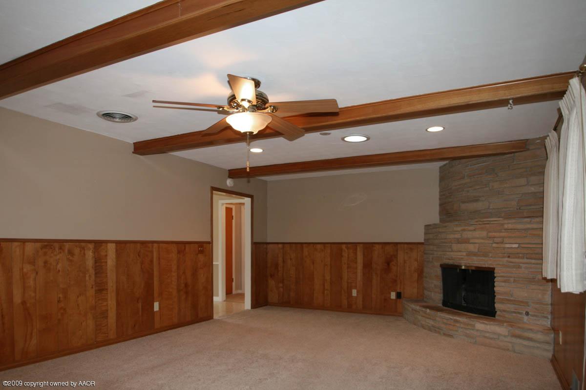 6300 Dreyfuss Road Amarillo, TX 79106 - Photo 14 of 22 a view of an empty room and chandelier fan