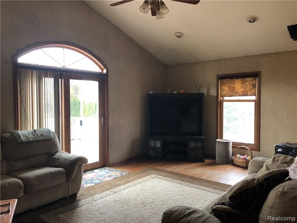6347 Deacon Hill Road Howell, MI 48843 - Photo 10 of 24