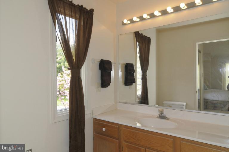 5193 Columbia Road, Unit 10 51 Columbia, MD 21044 - Photo 14 of 23 Bath (Master)
