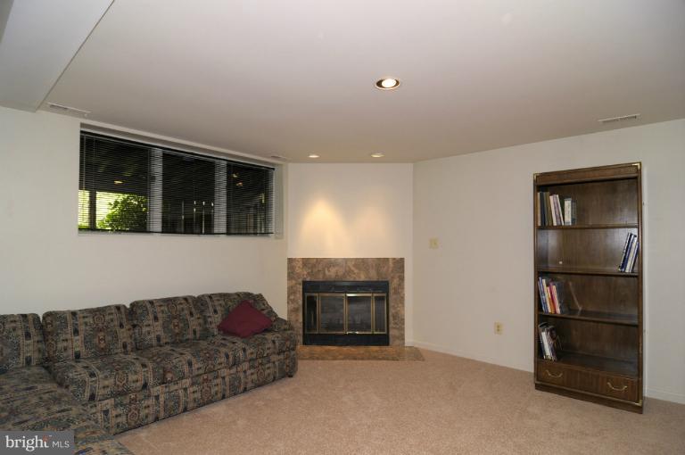 5193 Columbia Road, Unit 10 51 Columbia, MD 21044 - Photo 9 of 23 Family Room