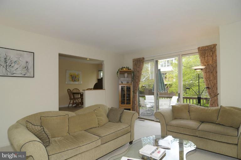5193 Columbia Road, Unit 10 51 Columbia, MD 21044 - Photo 10 of 23 Living Room