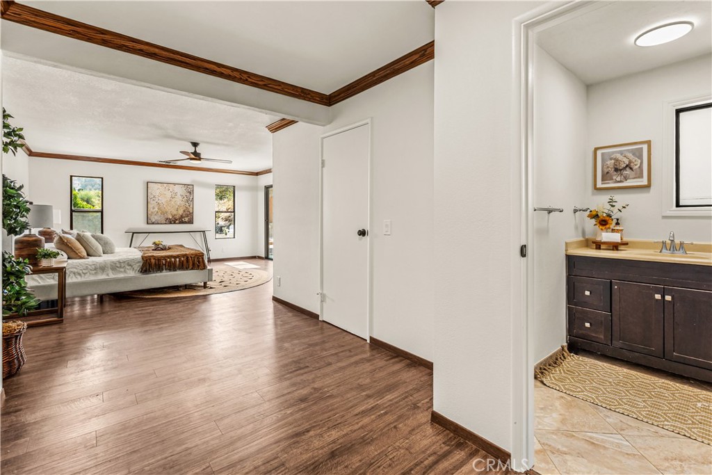 8841 Gardena Way Lakeside, CA 92040 - Photo 27 of 41 Full ensuite bath in the master bedroom