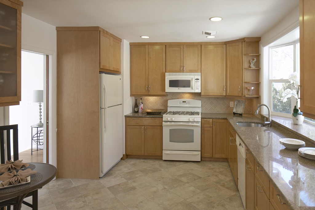 521 Clinton Road Brookline, MA 02467 - Photo 4 of 8