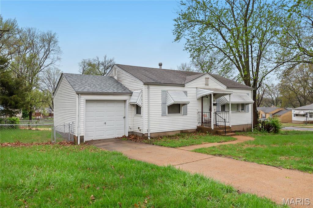 10188 Newbold Drive St. Louis, MO 63137 - Photo 2 of 15