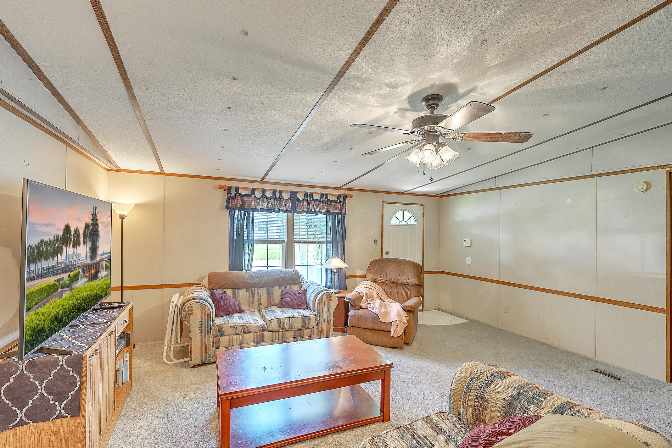 325 Grapevine Road Summerville, SC 29483 - Photo 8 of 26 Living Room 3