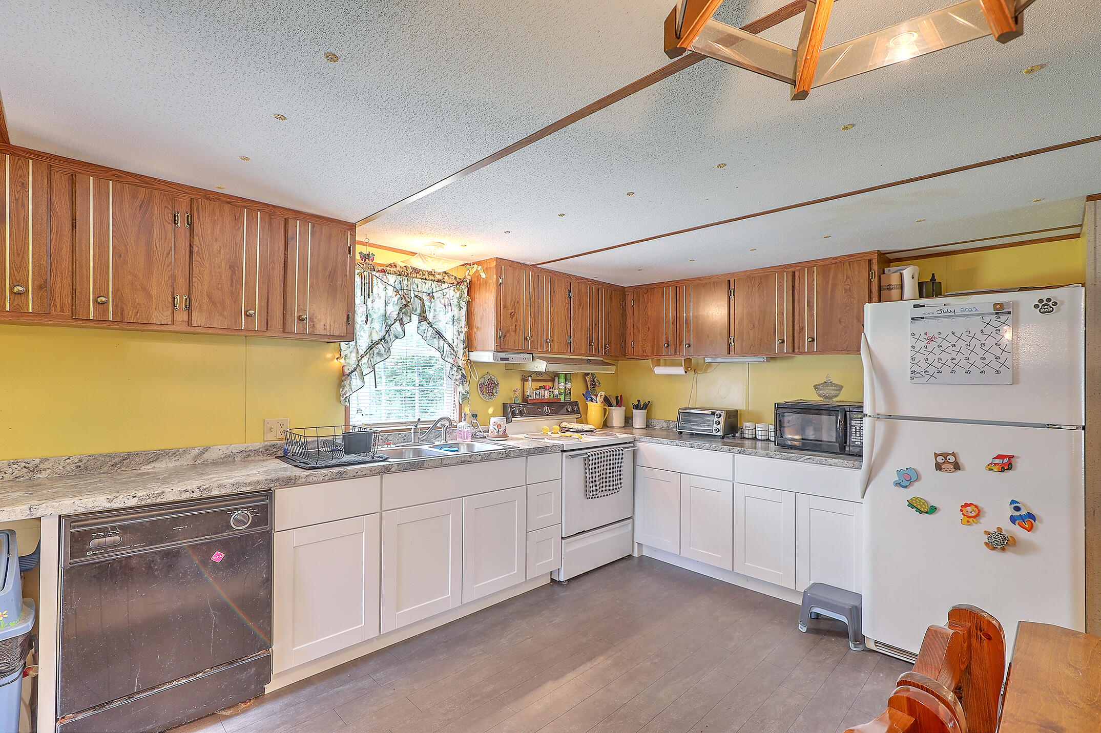 325 Grapevine Road Summerville, SC 29483 - Photo 9 of 26 Kitchen