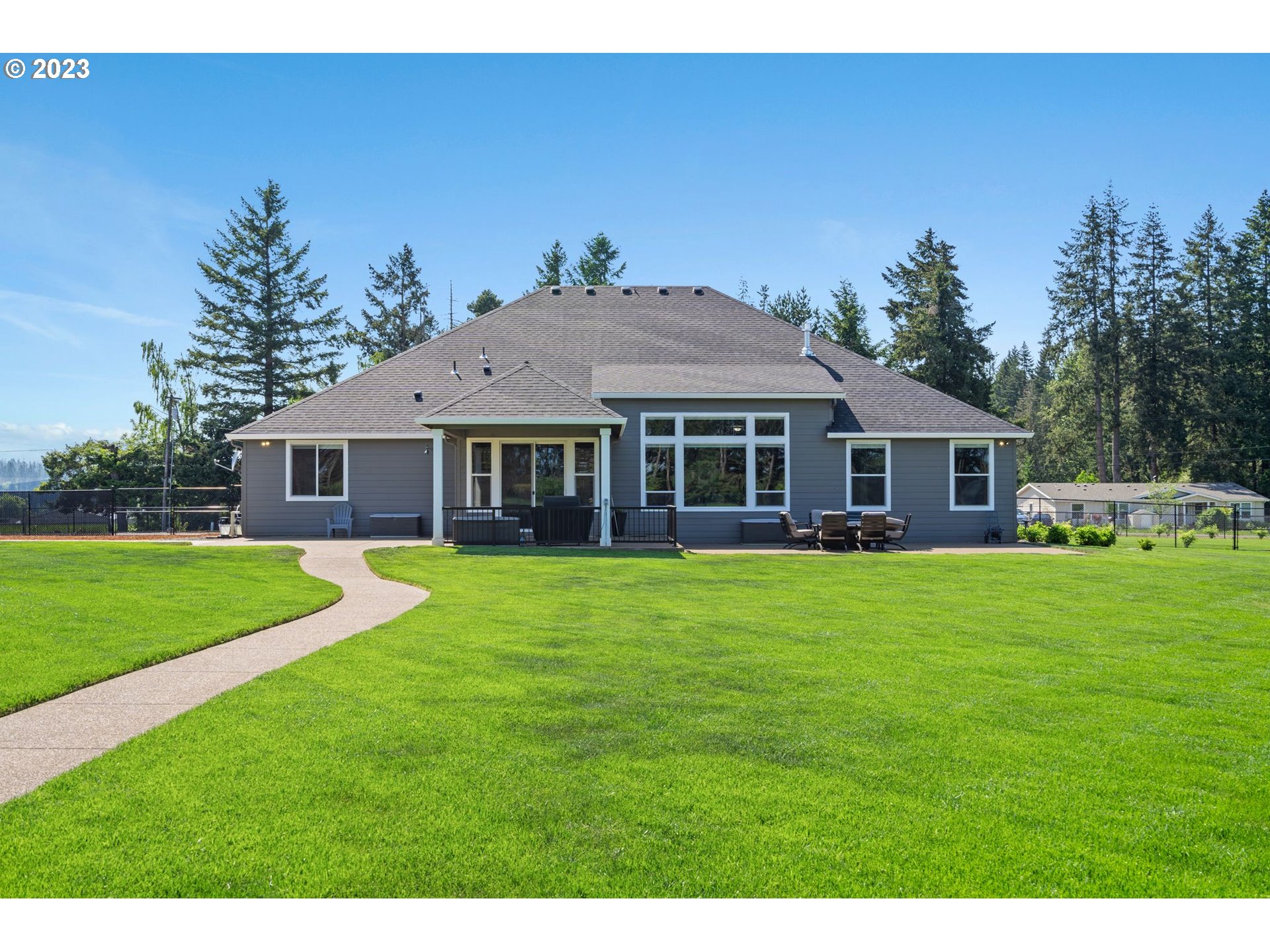17792 South Strowbridge Road Oregon City, OR 97045 - Photo 11 of 32 a front view of a house with a yard